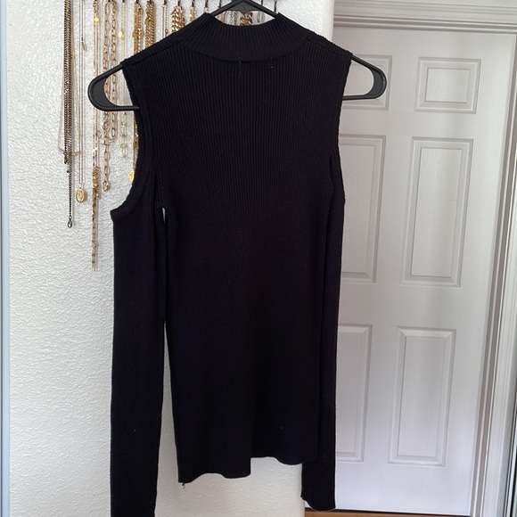 NWT Cold shoulder sweater top - Picture 5 of 5